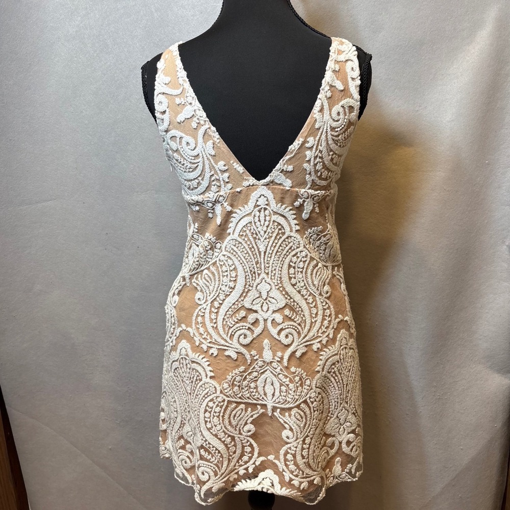 Free People Sequin Embroidered Mini Dress Nude White V-Neck Size 0 OB412785